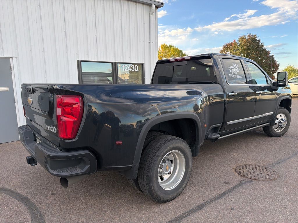 2024 Chevrolet Silverado 3500HD High Country photo 3