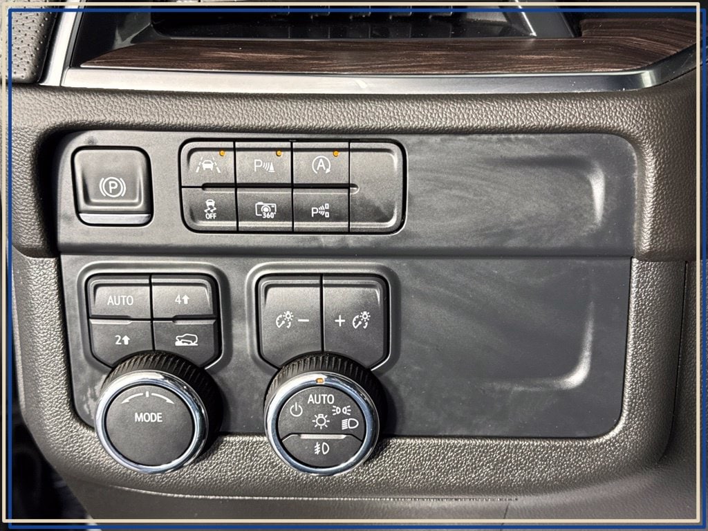 2025 Chevrolet Suburban Premier - Photo 15