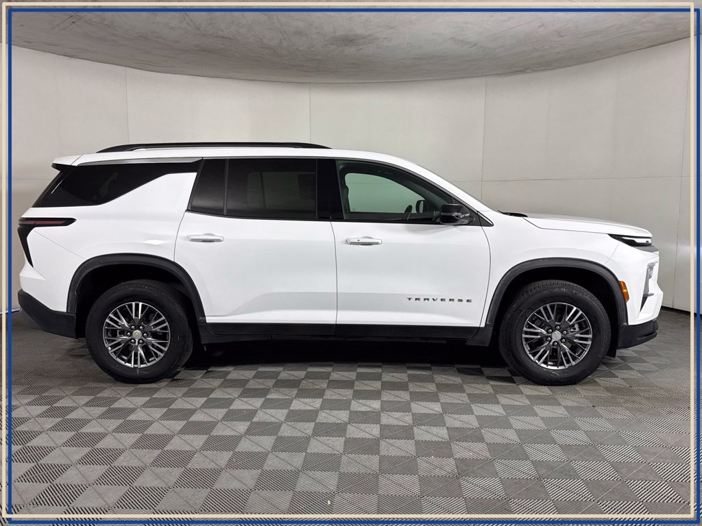 2026 Chevrolet Traverse LT - Photo 8