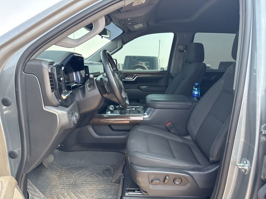 2023 Chevrolet Silverado 1500 LT Trail Boss photo 2