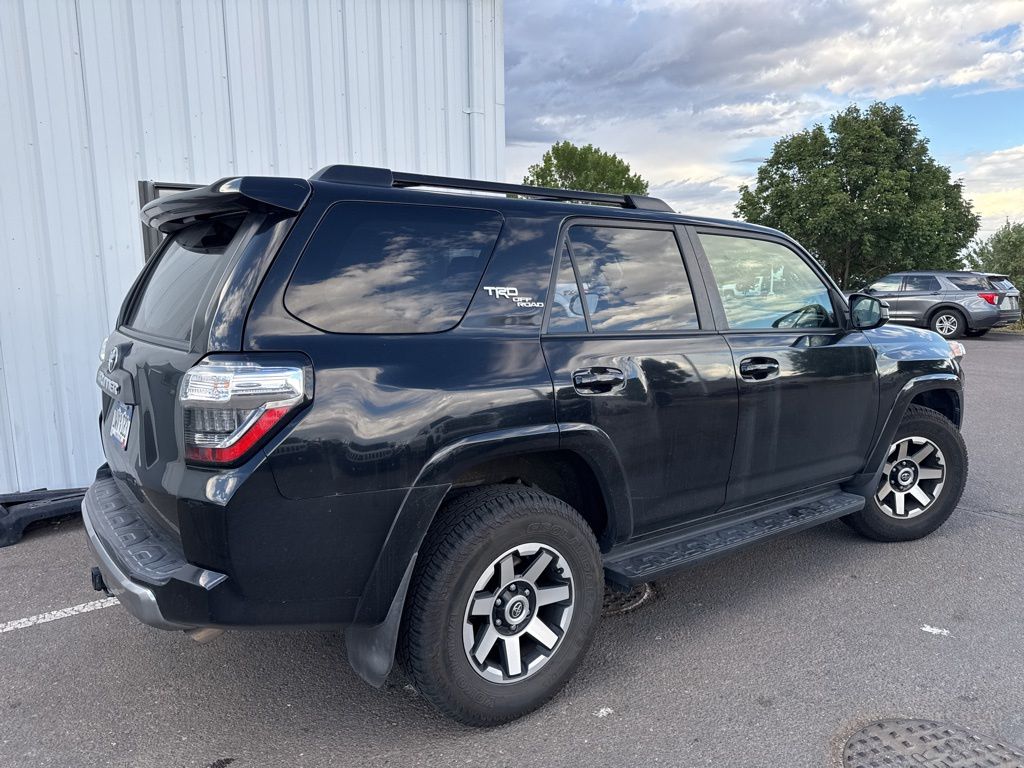 2020 Toyota 4Runner SR5 photo 2