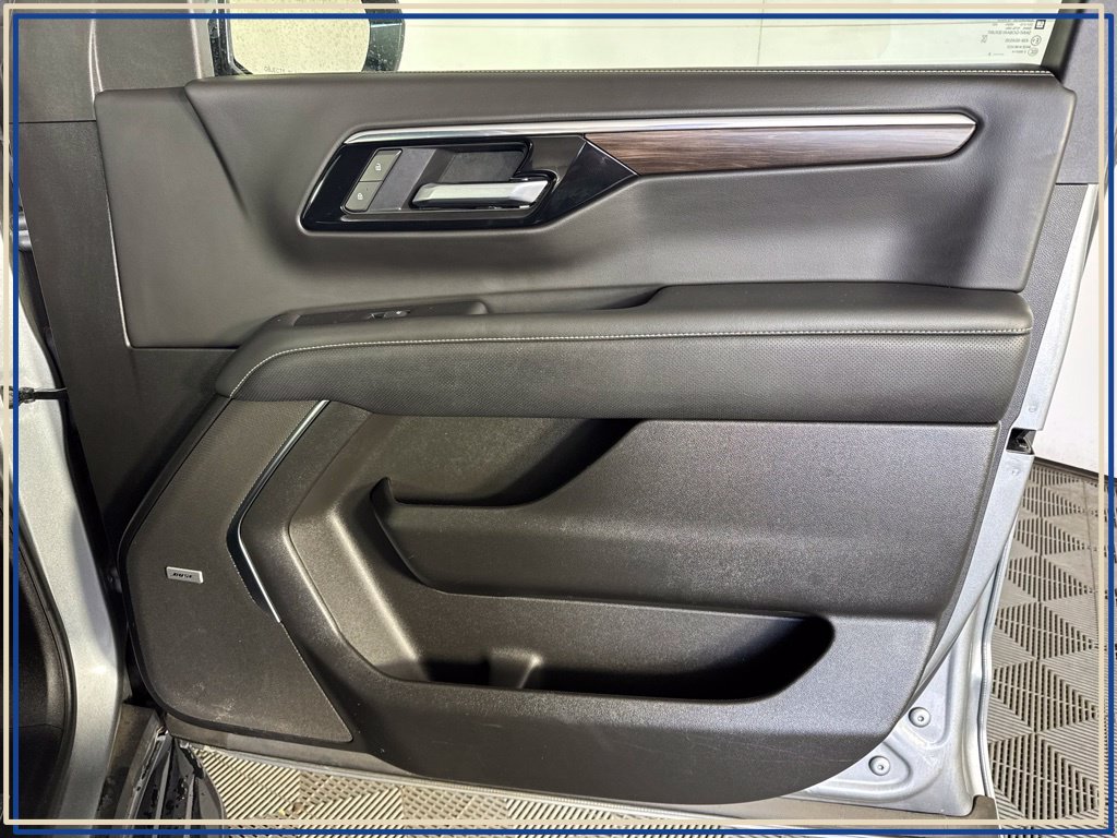 2025 Chevrolet Suburban Premier - Photo 41