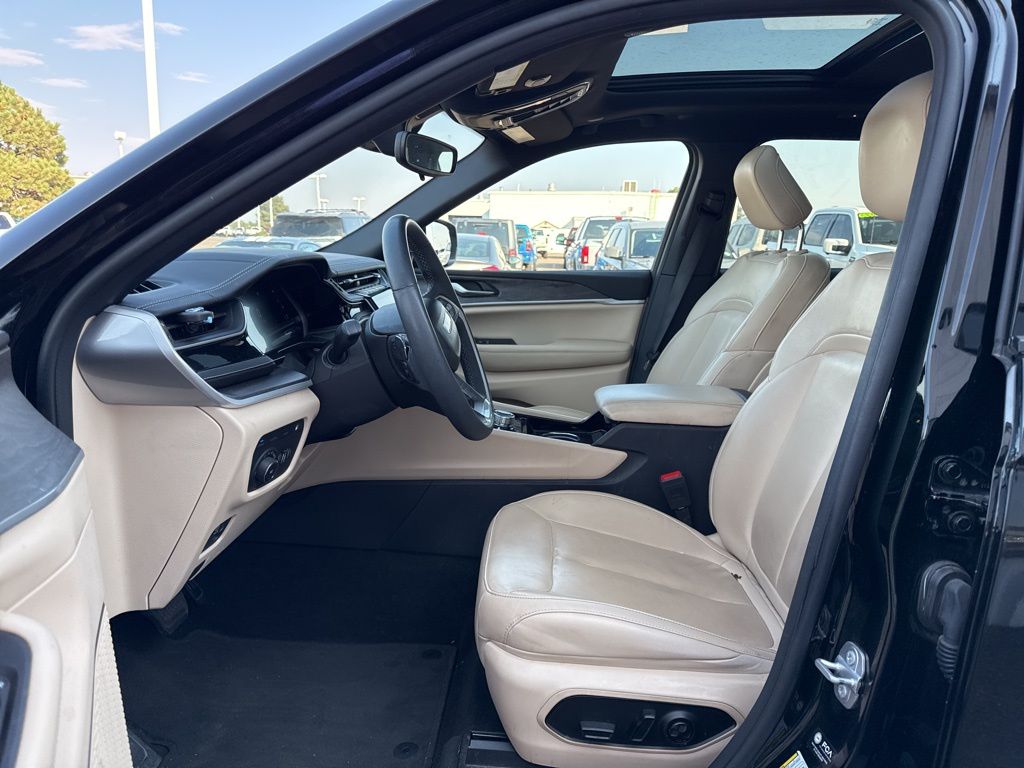 2022 Jeep Cherokee Limited 4xe photo 2