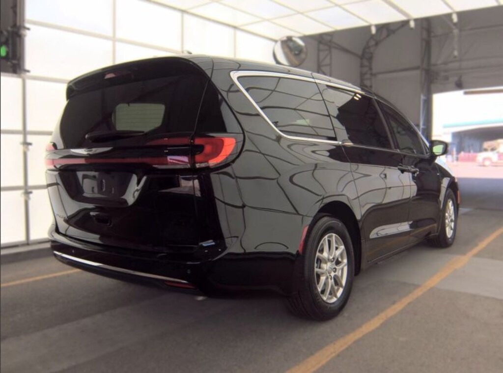 Certified 2026 Chrysler Pacifica Select Van Passenger Van