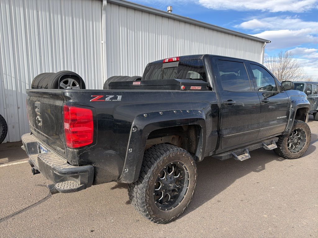 2018 Chevrolet Silverado 1500 LT photo 3
