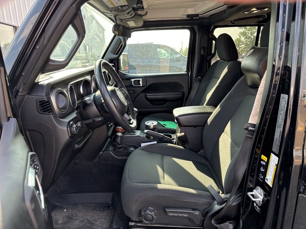 2021 Jeep Gladiator Willys photo 2