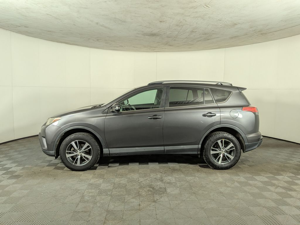 2018 Toyota RAV4 XLE photo 2