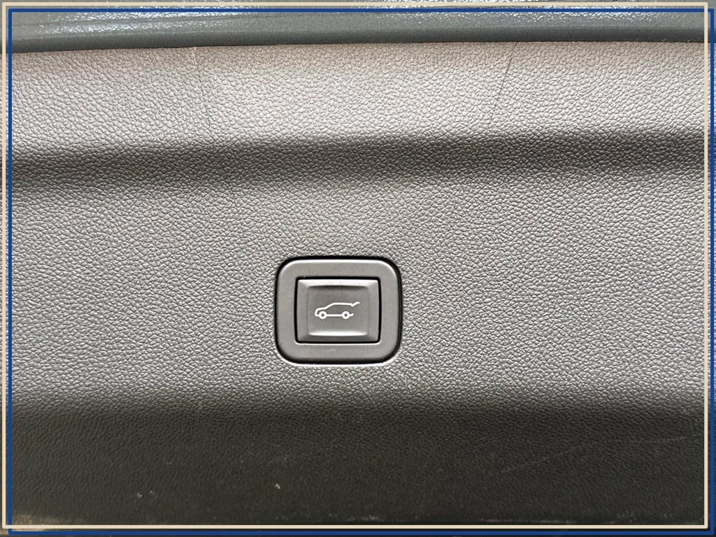 2025 Chevrolet Suburban Premier - Photo 35