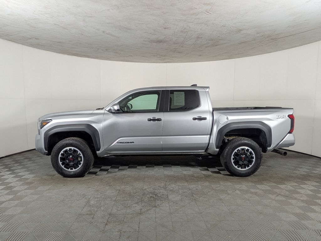 2024 Toyota Tacoma TRD Off-Road photo 3