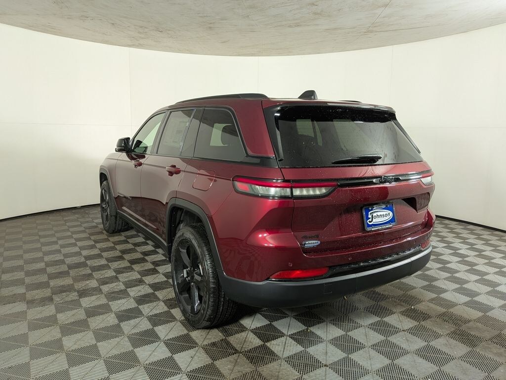 New 2025 Jeep Grand Cherokee Laredo SUV