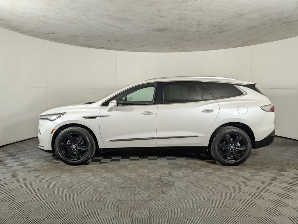 2023 Buick Enclave Essence photo 2