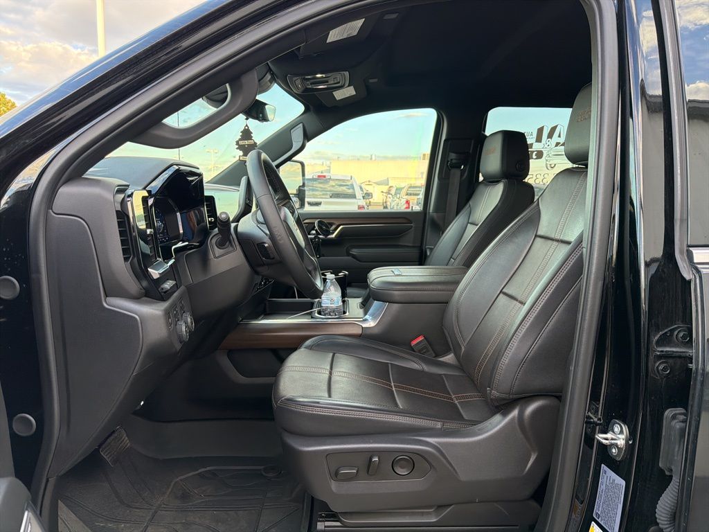 2024 Chevrolet Silverado 3500HD High Country photo 2