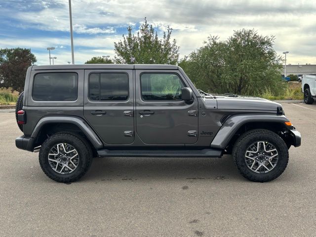 2025 Jeep Wrangler Sahara photo 4