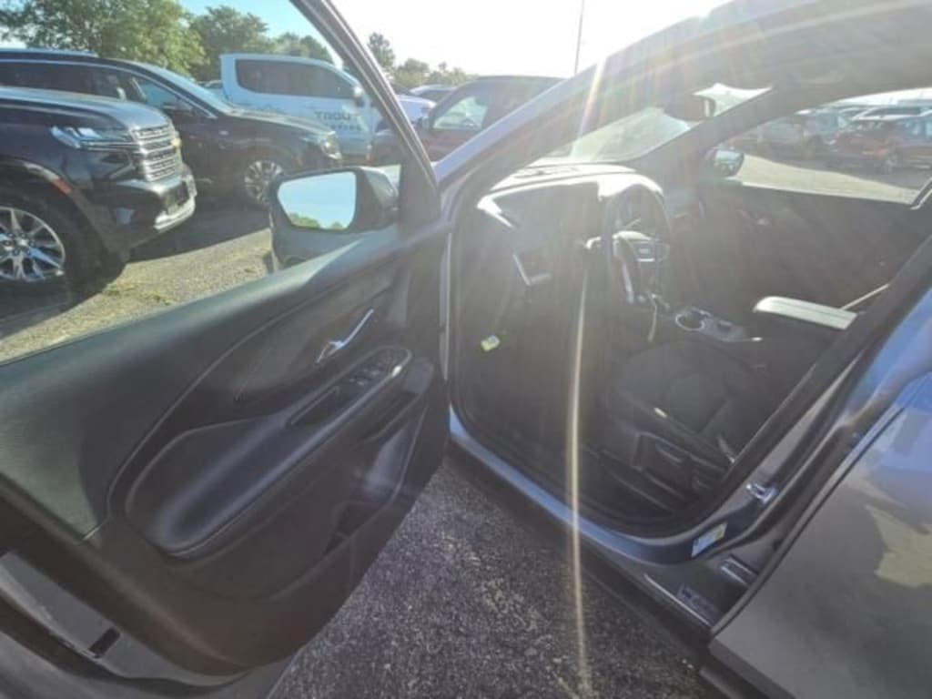 Used 2024 GMC Terrain SLE SUV