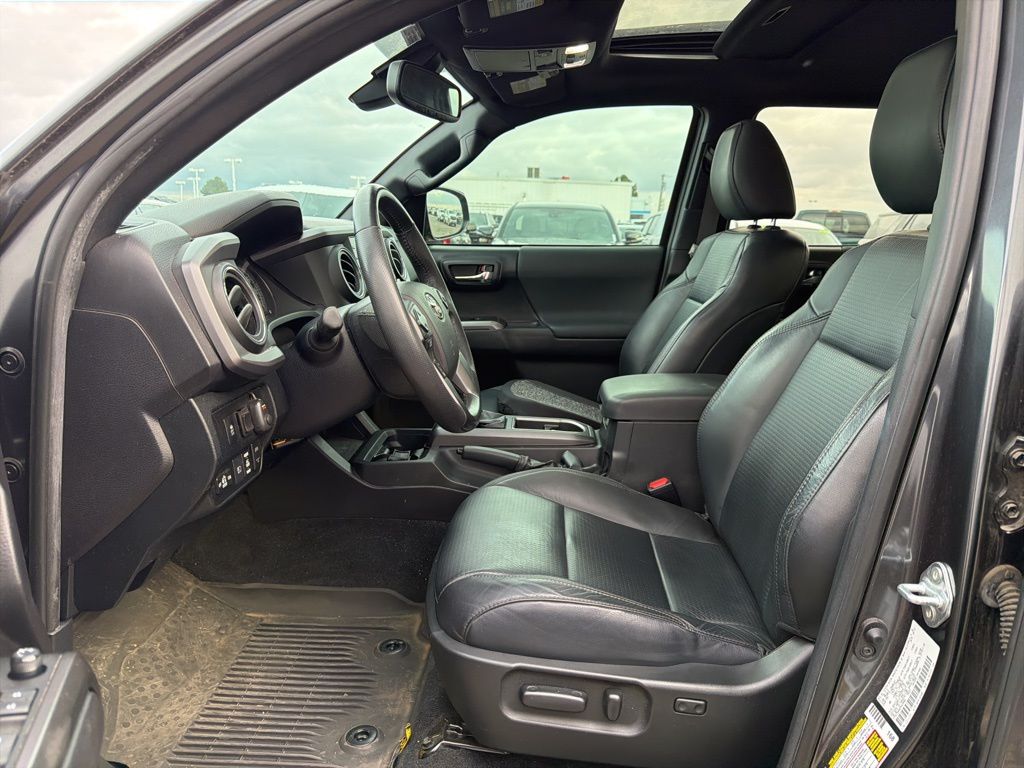 2021 Toyota Tacoma TRD Sport V6 photo 2