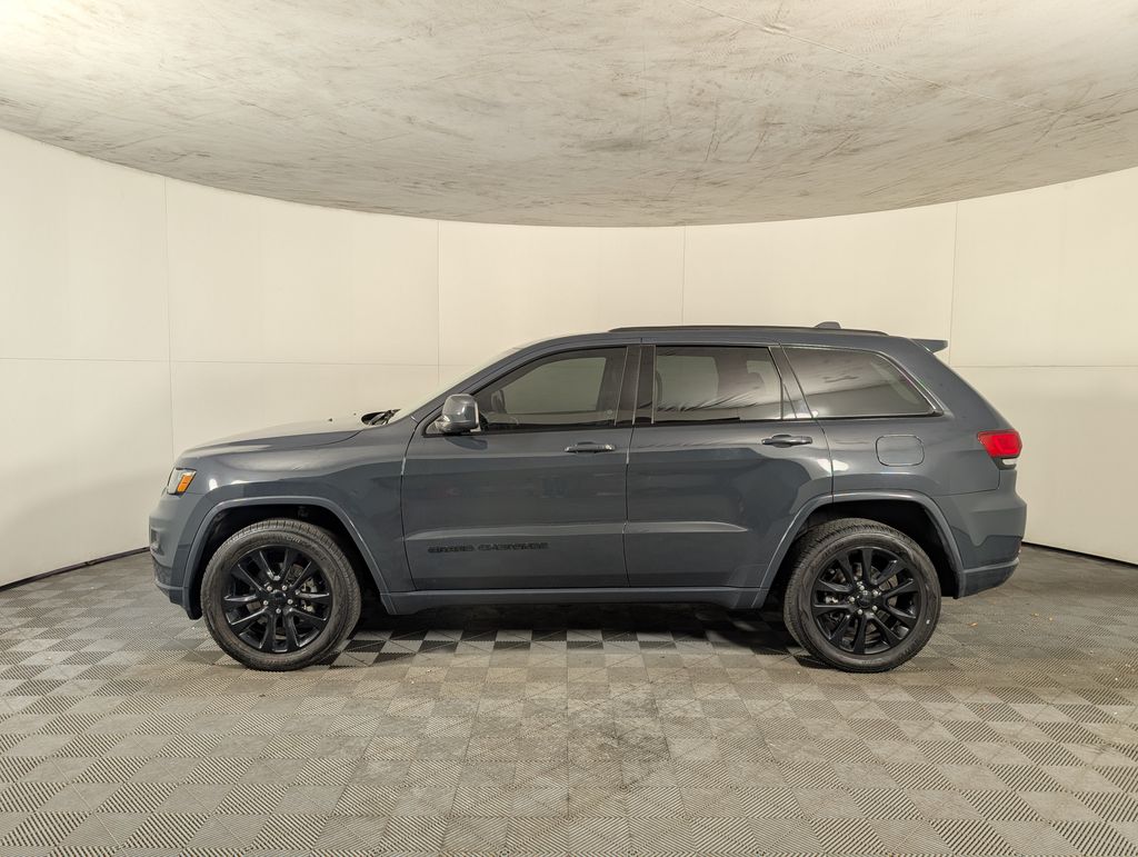 2018 Jeep Grand Cherokee Laredo Altitude photo 3