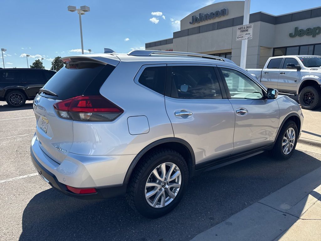 2020 Nissan Rogue SV photo 3