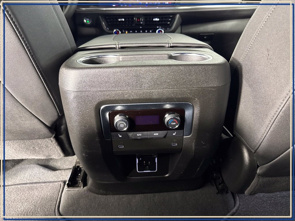 2025 Chevrolet Suburban Premier - Photo 30