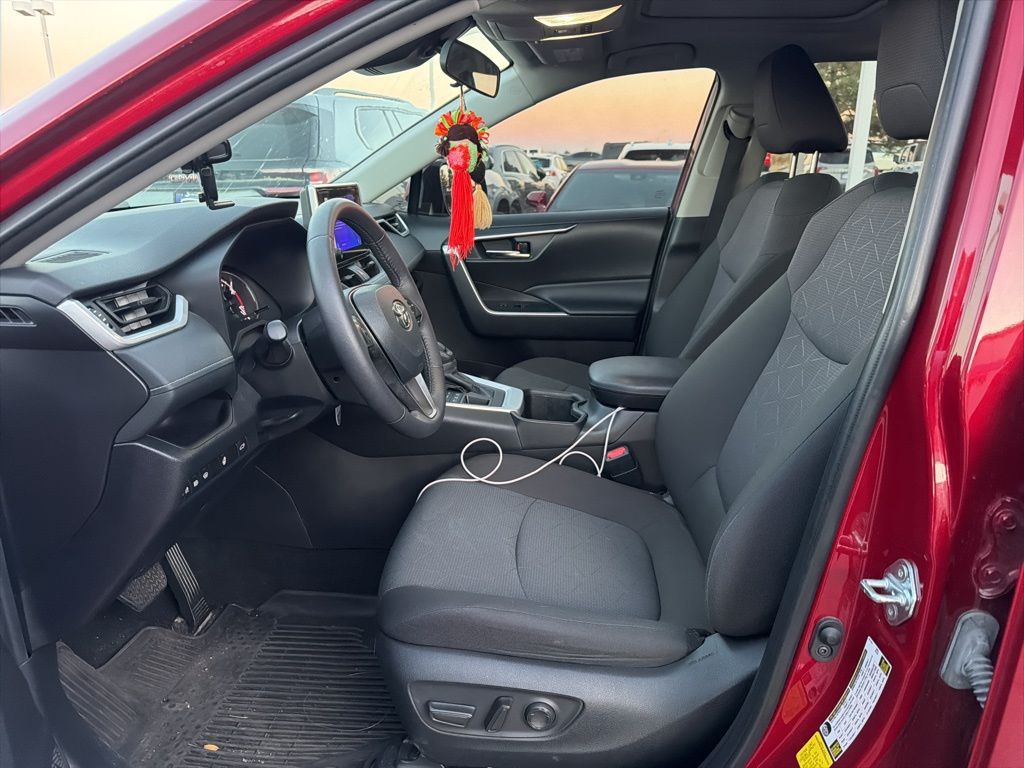 2024 Toyota RAV4 XLE photo 2