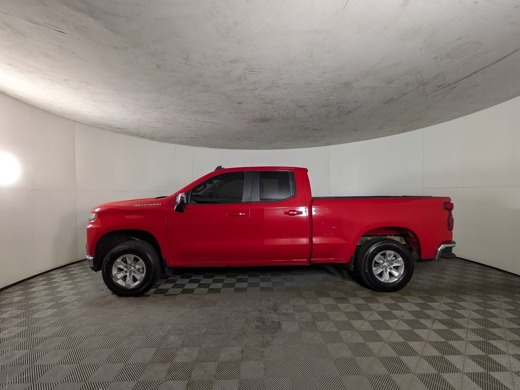 2020 Chevrolet Silverado 1500 LT photo 3