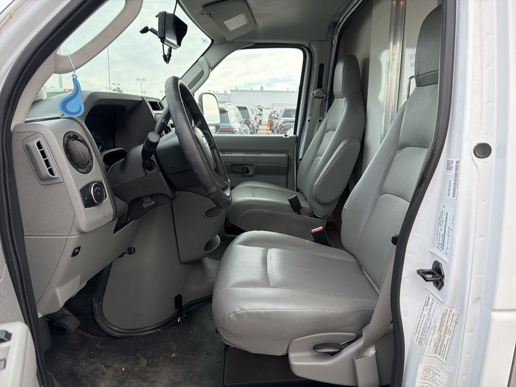 2022 Ford E-350 Base photo 2