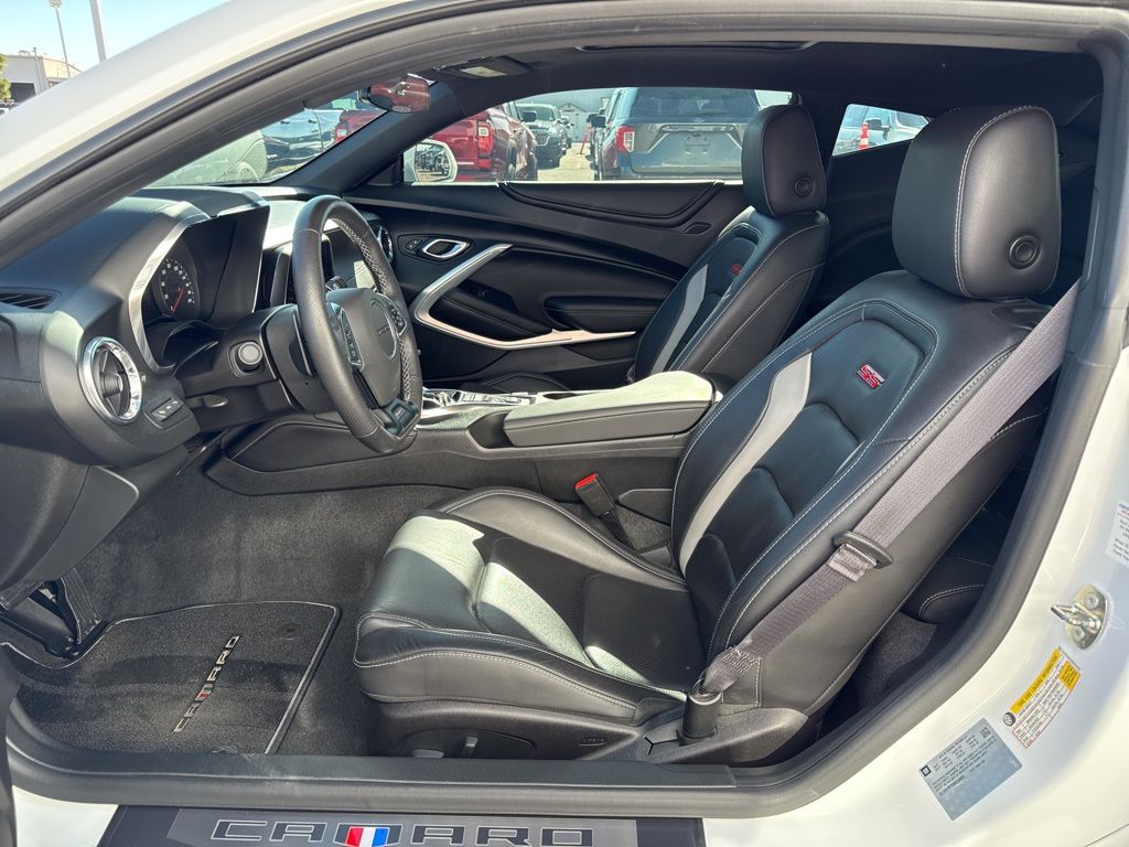 2017 Chevrolet Camaro 2SS photo 2