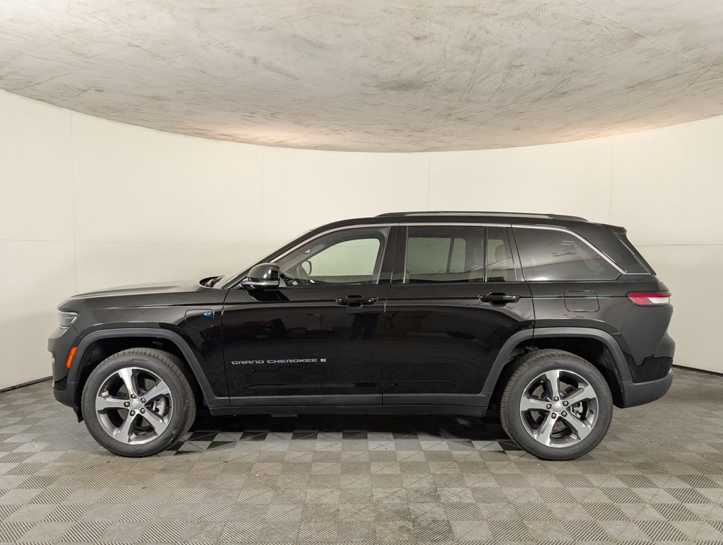 2022 Jeep Cherokee Limited 4xe photo 2