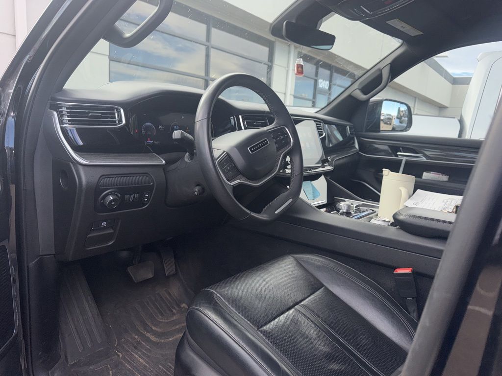 2022 Jeep Wagoneer Series III photo 2