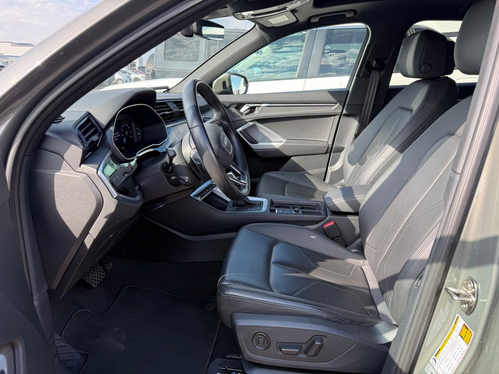 2023 Audi Q3 45 TFSI S line Premium photo 2