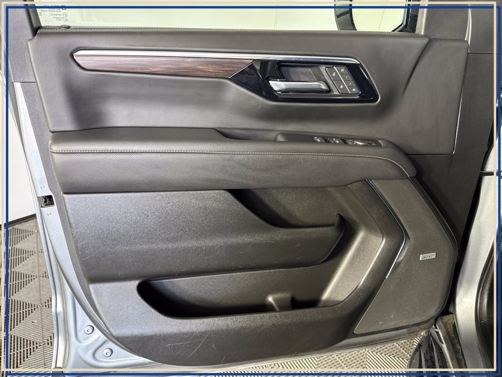 2025 Chevrolet Suburban Premier - Photo 25