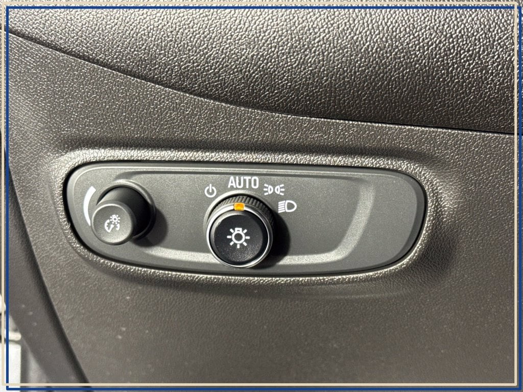2023 Chevrolet Equinox LS - Photo 23