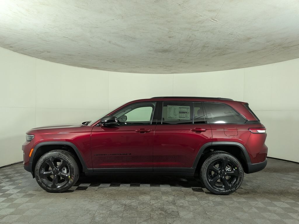 New 2025 Jeep Grand Cherokee Laredo SUV