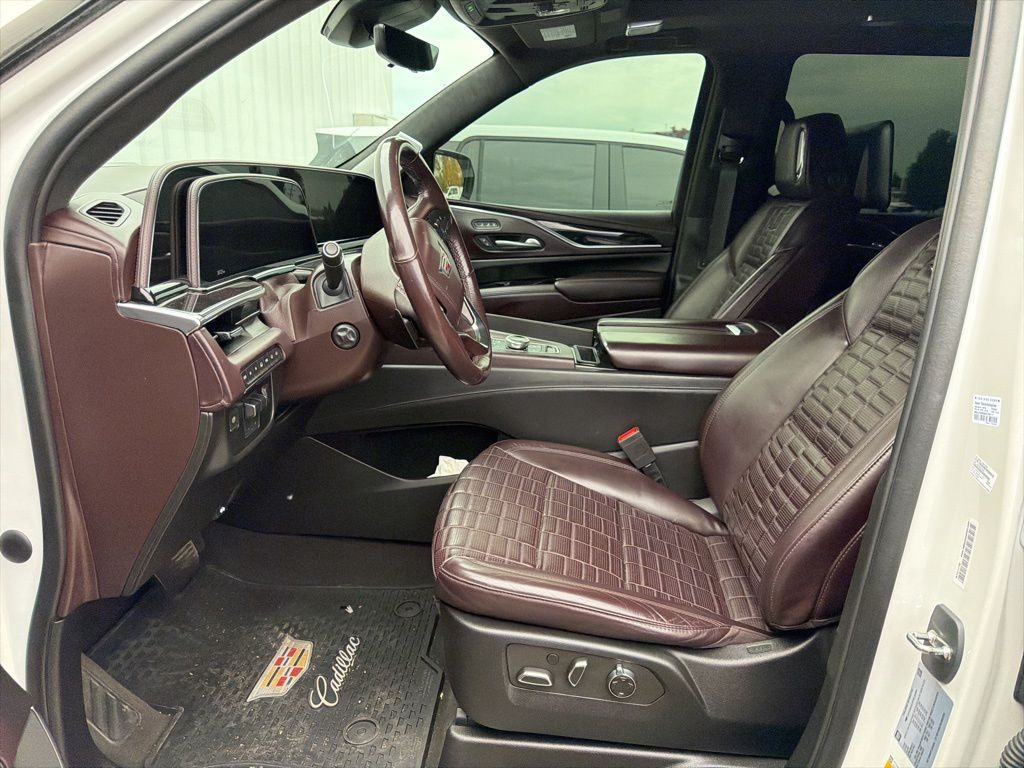 2023 Cadillac Escalade Sport Platinum photo 2