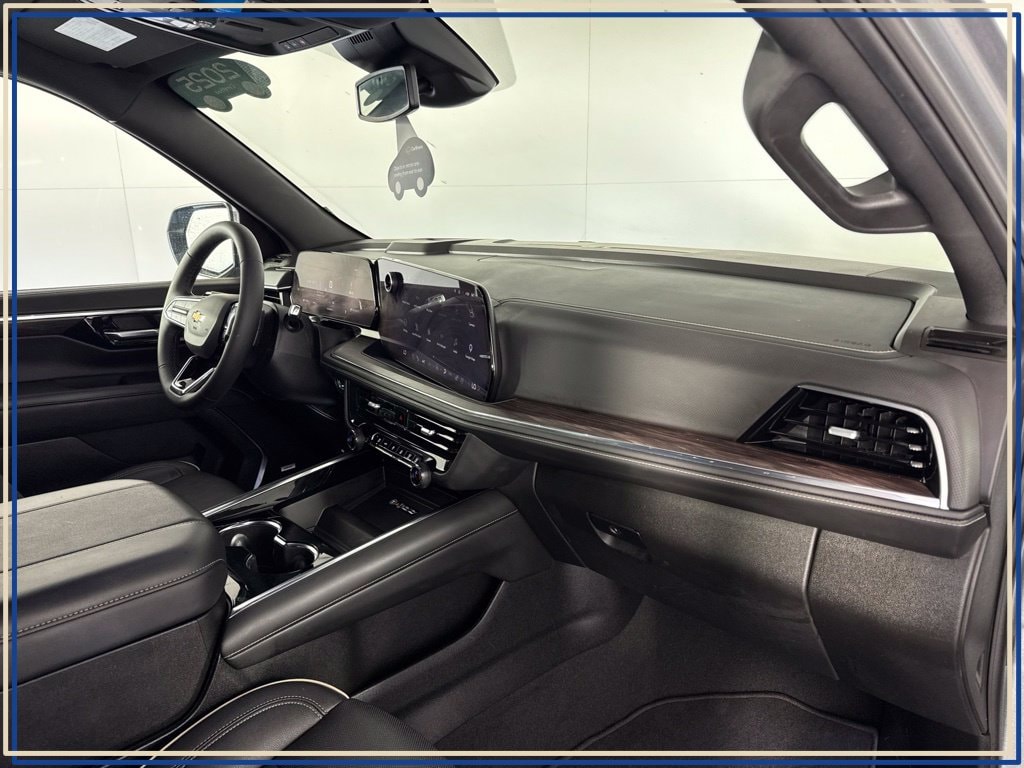 2025 Chevrolet Suburban Premier - Photo 40