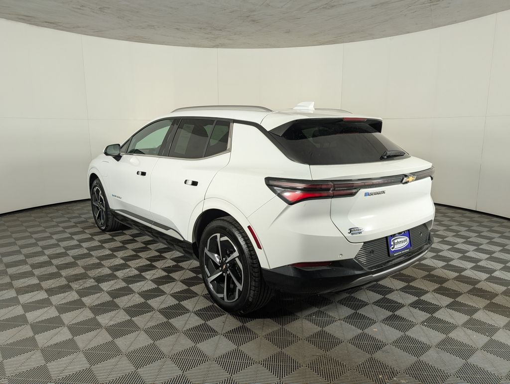 2025 Chevrolet Equinox EV 1LT photo 3