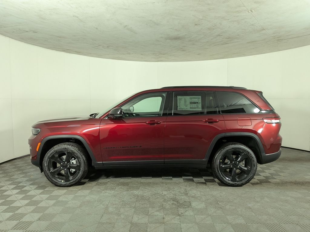 2025 Jeep Grand Cherokee Limited photo 2