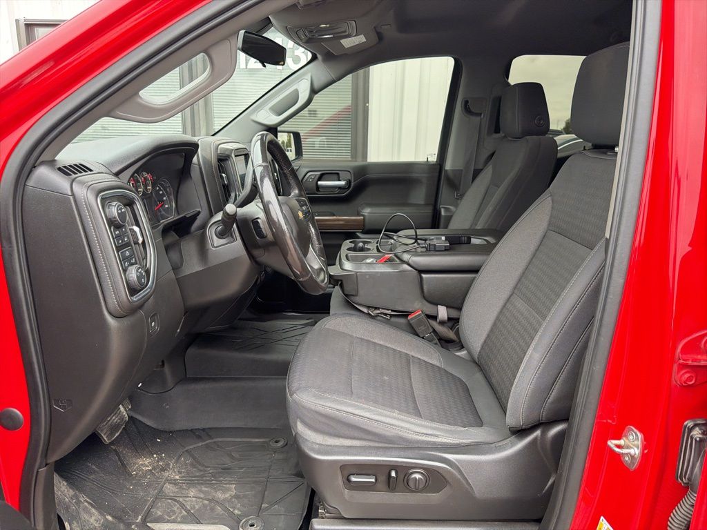 2021 Chevrolet Silverado 1500 LT photo 2