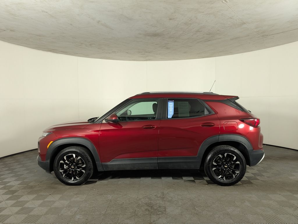 2022 Chevrolet Trailblazer LT photo 2