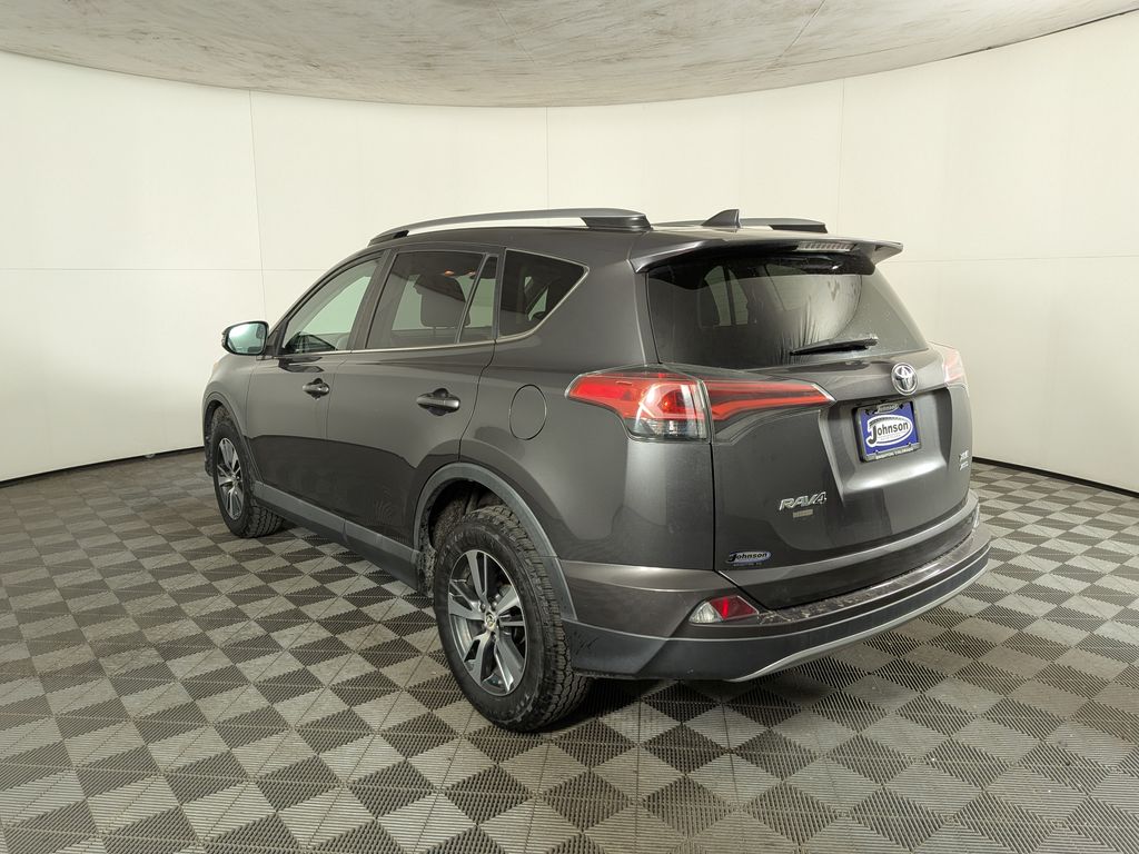 2018 Toyota RAV4 XLE photo 3