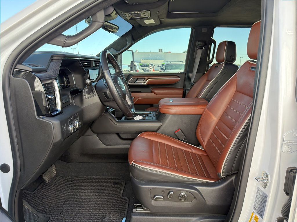 2024 Gmc Sierra 3500 HD Denali Ultimate photo 2