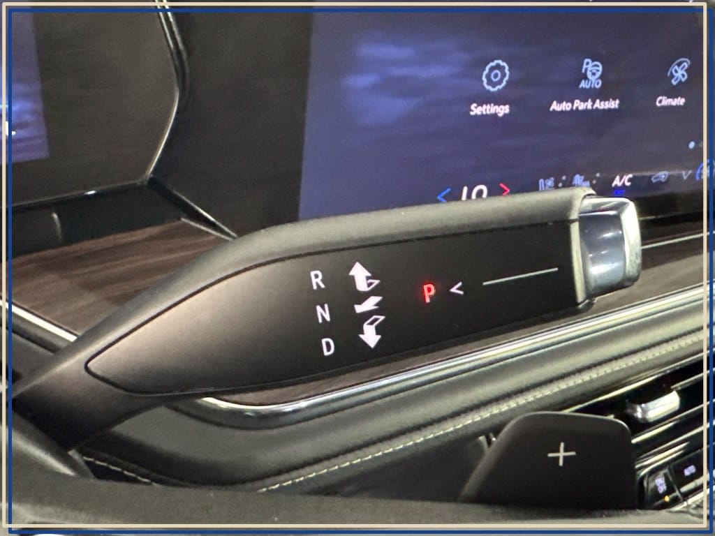 2025 Chevrolet Suburban Premier - Photo 21