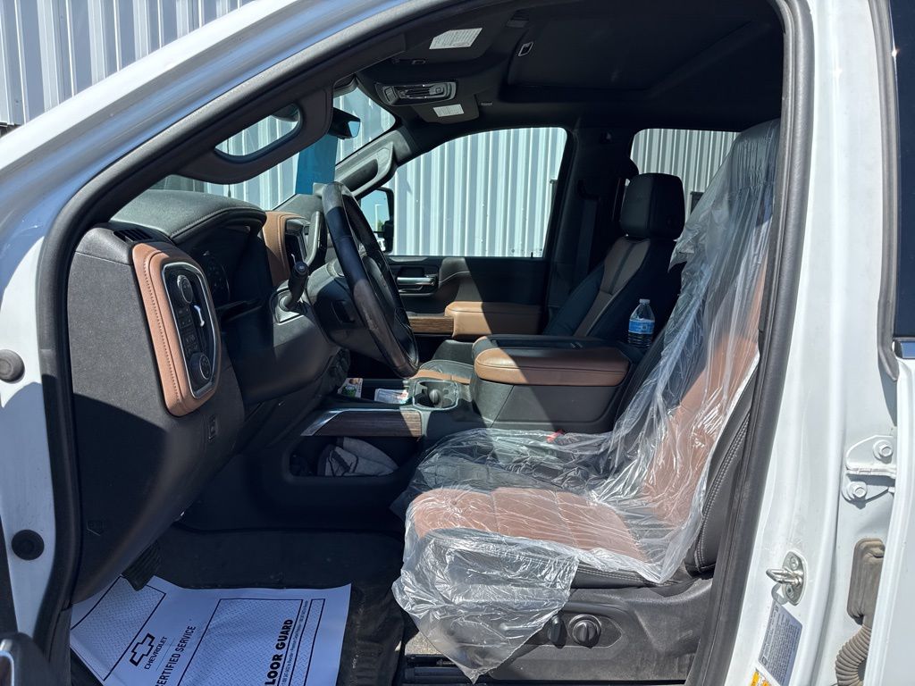 2022 Chevrolet Silverado 3500HD High Country photo 2