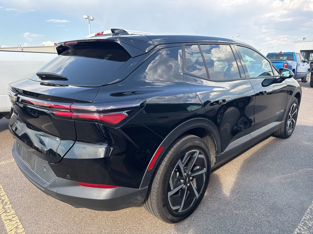 2025 Chevrolet Equinox EV 1LT photo 3