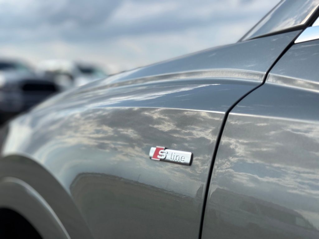 2023 Audi Q3 45 TFSI S line Premium photo 4