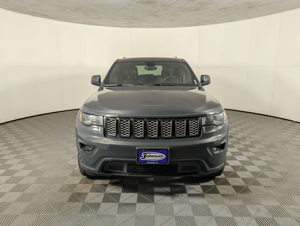2018 Jeep Grand Cherokee Laredo Altitude photo 2