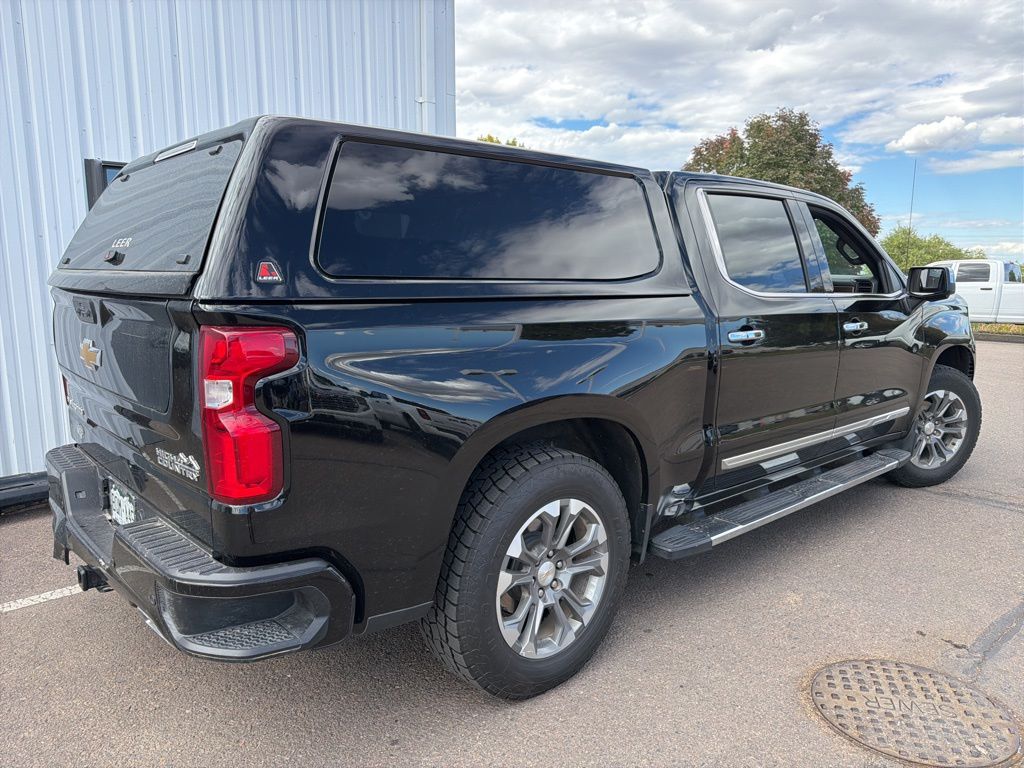 2023 Chevrolet Silverado 1500 High Country photo 2
