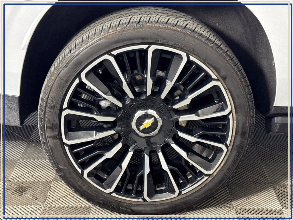 2026 Chevrolet Suburban High Country - Photo 14