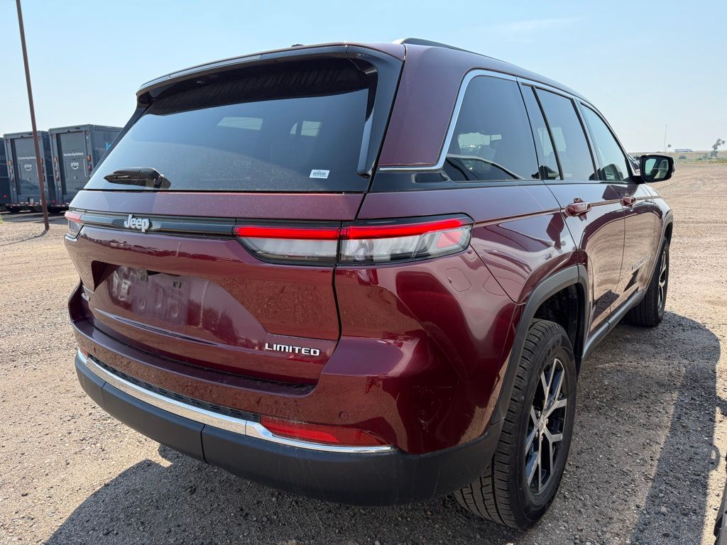 2024 Jeep Grand Cherokee Limited photo 3