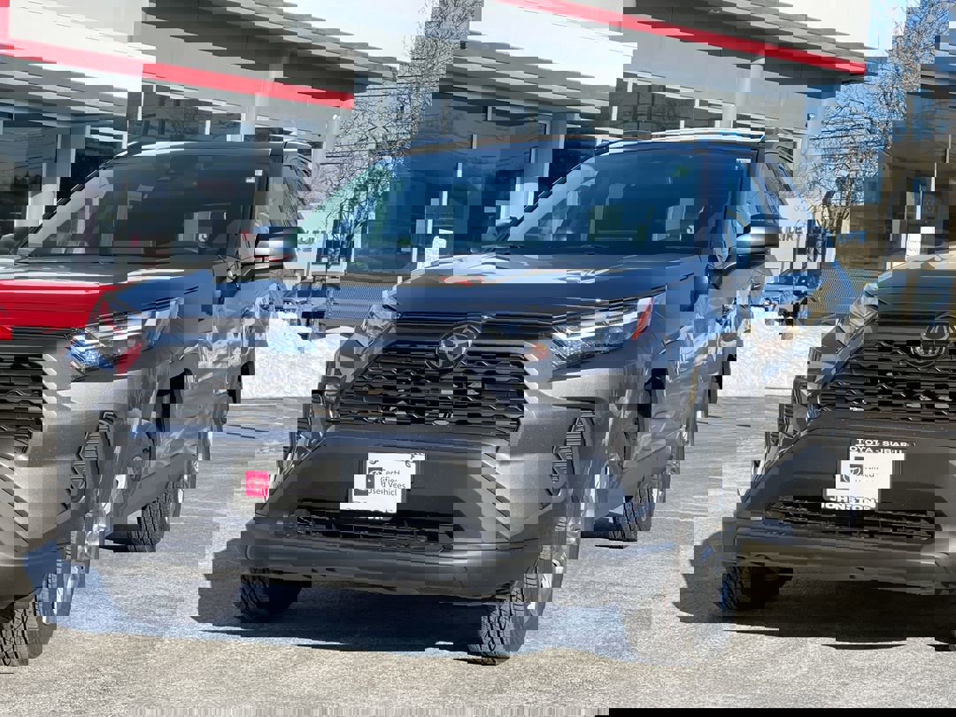 2025 Toyota RAV4 LE - Photo 13