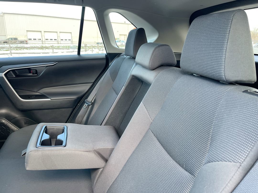 2025 Toyota RAV4 LE - Photo 8